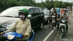 Penumpukan Kendaraan di Atas Jembatan Kretek