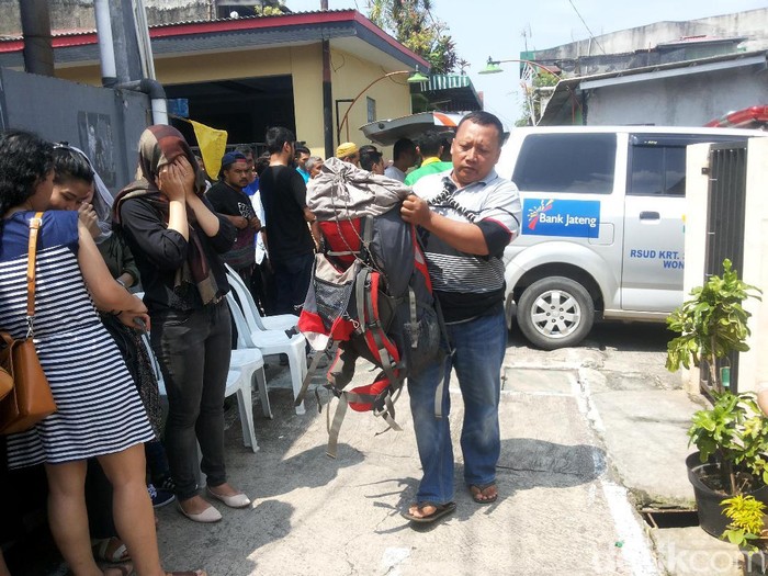 Duka Keluarga Deden, Pendaki yang Tewas Tersambar Petir di Dieng