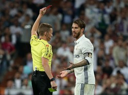 Sergio Ramos masih jadi pemegang pemain dengan kartu merah terbanyak di Madrid. 26 Kali! (Reuters / Sergio Perez Livepic)