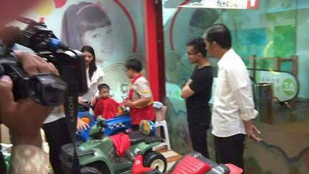 Cerita Saat Jokowi Temani Cucu Cukur Rambut di GI