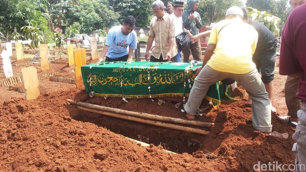 Haru di Pemakaman Deden, Pendaki yang Tersambar Petir di Dieng