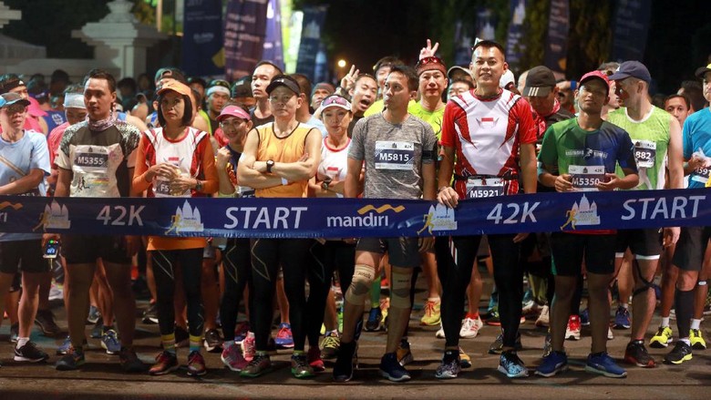 Sain Alim dan Yulianingsih Juarai Jogja Marathon 2017 Sain Alim dan Yulianingsih Juarai Jogja Marathon 2017