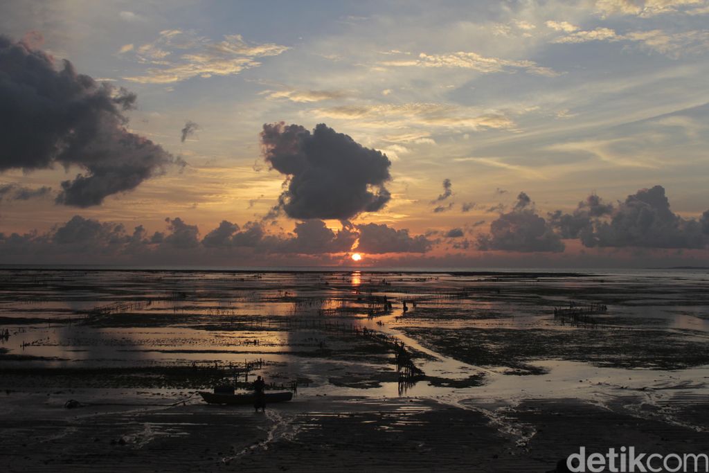 Pantai Nembrala di Pulau Rote NTT