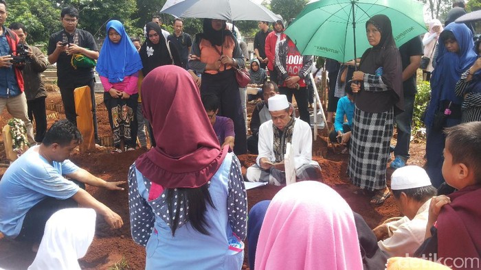 Haru di Pemakaman Deden, Pendaki yang Tersambar Petir di Dieng