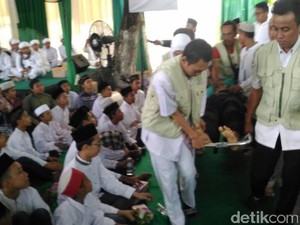 Khofifah Kenang Ustaz Jafar yang Wafat Saat Membaca Alquran