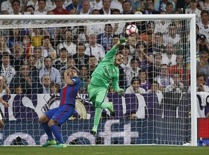 Adu Penyelamatan Gemilang Keylor Navas vs Ter Stegen