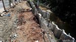 Longsor Intai Permukiman di Tepi Sungai Cilodong Depok