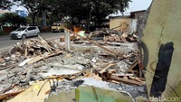 Lahan bekas bangunan itu akan dibangun tol Cimanggis-Cibitung. Rencananya tol ini dibangun sepanjang 26 kilometer (km) dengan target penyelesaian di 2018.