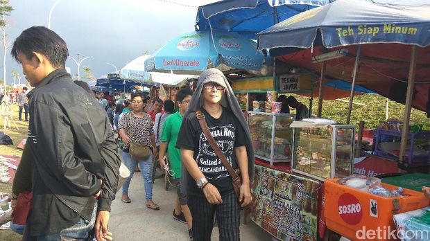 Dipadati Warga, Kalijodo Tercemar Sampah hingga Parkir Liar