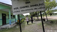 Gilang dan Dhani tinggal indekos di rumah tetua adat Nai Lasiolat setempat. Penerimaan warga setempat membuat mereka tenang. Bahkan Gilang menyatakan sudah merasa menjadi satu dengan masyarakat.