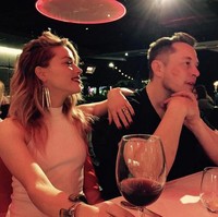 Setelah bercerai dari Johnny Depp, Amber Heard dikabarkan berkencan dengan Elon Musk. Johnny pun menuduh jika Amber selingkuh dengannya selama pernikahan mereka. Elon bahkan disebut jadi salah satu penyebab perceraian mereka.Foto: Dok. Instagram/elonmusk