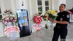 Balai Kota DKI Penuh Karangan Bunga