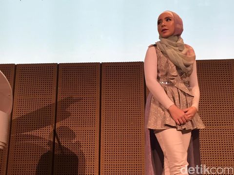 Cantiknya Stephanie Kurlow, Balerina Hijab Pertama Datang ke Jakarta