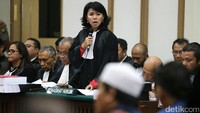 Setelah Ahok, pleidoi selanjutnya dibacakan tim pengacara.