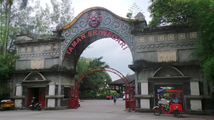 Taman Sriwedari yang jidup segan mati tak mau
