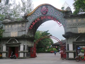 Usai Pernikahan Kahiyang, Lanjut Wisata ke 6 Tempat di Solo Ini