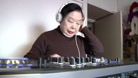 Nenak Pembuat Gyoza Berusia 83 Tahun Ini Jadi DJ di Malam Hari!