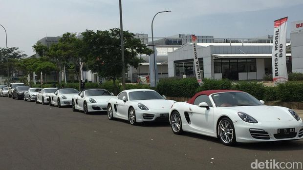 Mirip di Timur Tengah, Aneka Mobil Sport Bergeletakan di BSD
