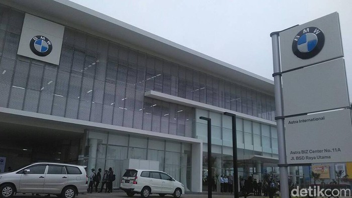 Diler BMW i di Serpong