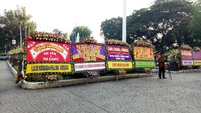 Ahok akan Bacakan Pledoi, Balai Kota Penuh dengan Karangan Bunga