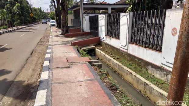 Got lokasi penemuan ular sanca di Deptan Pejaten Barat