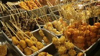 Untuk pilihan lauknya, ada beragam sate tusuk yang bisa dipilih. Dari sate paru pedas, sampai puluhan jenis lainnya (Wahyu/detikTravel)
