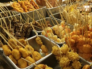 Nongkrong Asyik Sampai Malam di Angkringan Gaul Solo