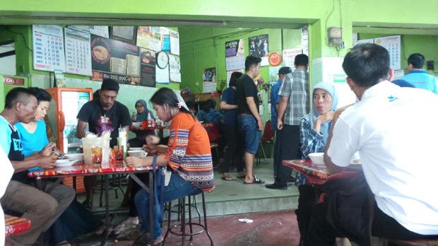 Suasana warung yang cukup ramai saat itu (Wahyu/detikTravel)