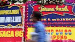 Balai Kota DKI Penuh Karangan Bunga