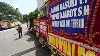 Selasa (25/4/2017), Balai Kota DKI di Jalan Medan Merdeka Selatan, Jakarta Pusat, nampak meriah dengan banyaknya karangan bunga untuk Ahok.