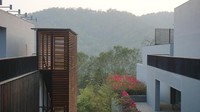 Salah satu cara lain untuk melihat pesona Sun Moon Lake adalah di The Lalu Hotel. Lounge-nya menawarkan panorama danau dari ketinggian (Niken Purnamasari/detikTravel)