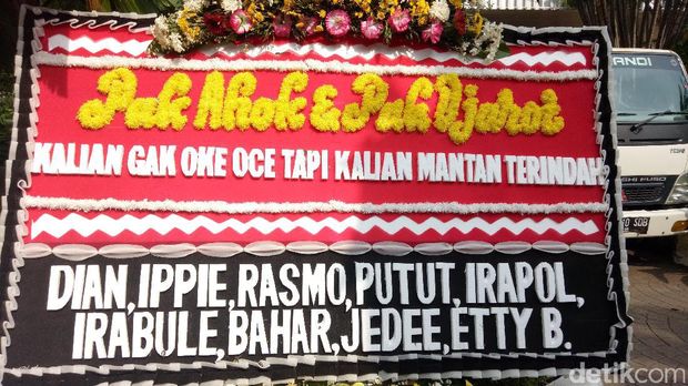 Karangan bunga untuk Ahok di Balai Kota / 