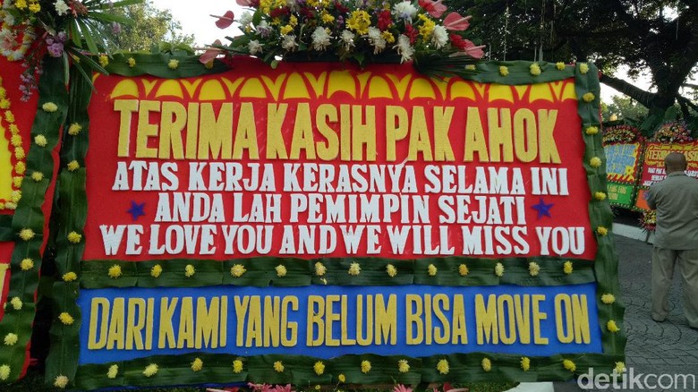 Curhat Warga ke Ahok: Gagal Move On hingga Mantan Terindah Curhat Warga ke Ahok: Gagal Move On hingga Mantan Terindah