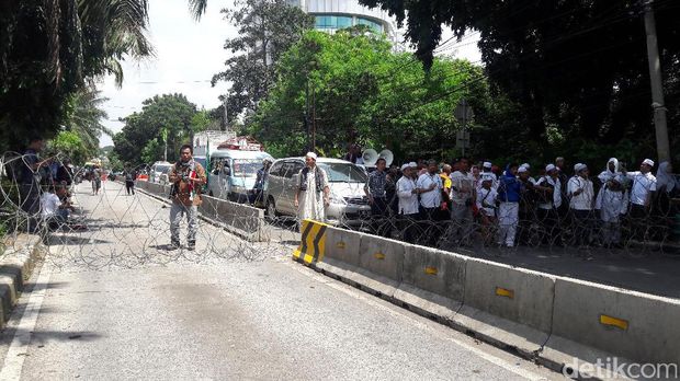 Massa pengawal sidang Ahok. Selasa (25/4/2017)
