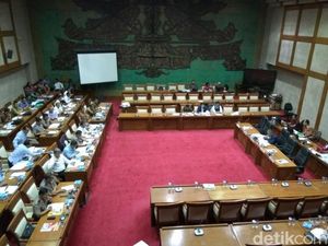 Rapat RUU PNBP Cuma Dihadiri 8 Anggota DPR, Ini Hasilnya