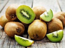 Jangan Dikupas, Begini Cara Sehat Makan Kiwi Menurut Ahli Gizi