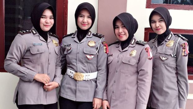 Foto Manisnya Nurul Arifin Polwan  Berhijab Aceh Populer 