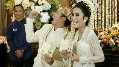 Ekspresi Bahagia Tarra Budiman di Momen Pernikahannya