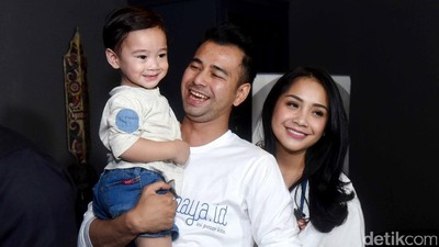 Happy Face! Senyum Keluarga Raffi Ahmad
