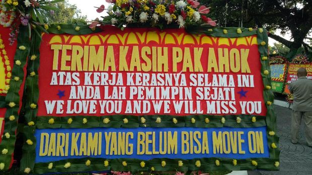 Ahok akan Bacakan Pledoi, Balai Kota 'Penuh' dengan Karangan Bunga