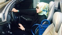 Banyak yang memuji perubahannya kala tampil dengan hijab. (Dok. Instagram/shintabachir86_real)