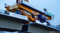 Rencananya bentang kedua proyek ini akan tersambung malam ini.