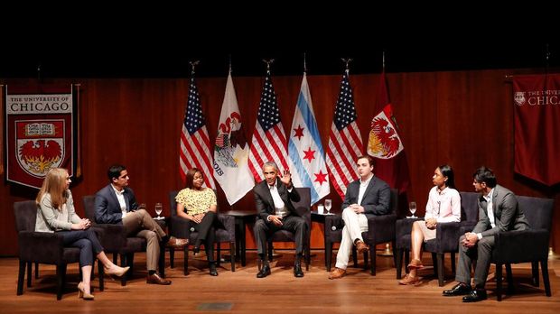 Barack Obama saat menjadi pembicara di Chicago