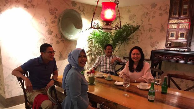 Sandiaga dan Djarot bersantap malam bersama.
