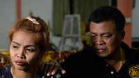 Kepolisian setempat meyakini pria yang ditemukan tewas itu sempat bertengkar dengan ibu dari bayi yang dibunuhnya. Topik pertengkaran itu tidak diketahui pasti. Namun diyakini sang bayi merupakan anak pria yang tidak disebut namanya itu. Pria itu ditemukan tewas gantung diri dan diyakini dia juga menggantung bayinya. REUTERS/Sooppharoek Teepapan.
