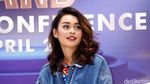 Pakai Kalung Power Rangers, Conchita Caroline Tetap Seksi?