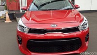 Bagian depan Rio generasi terbaru ini mengalami perubahan. KIA generasi keempat ini dibekali grille tiger-nose depan baru.