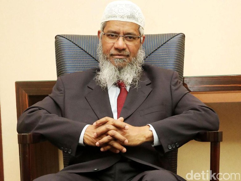 Zakir Naik Kembali Datangi Markas Polisi Diraja Malaysia Zakir Naik Kembali Datangi Markas Polisi Diraja Malaysia
