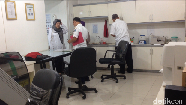 Polisi dan Dinkes DKI Geledah Klinik Zam-Zam di Condet