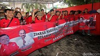 Ziarah tersebut untuk memperingati Haul Bung Karno.